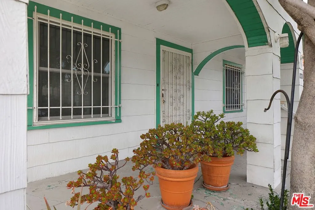 1271 S Mullen Avenue, Los Angeles, California 90019 home-pic-4