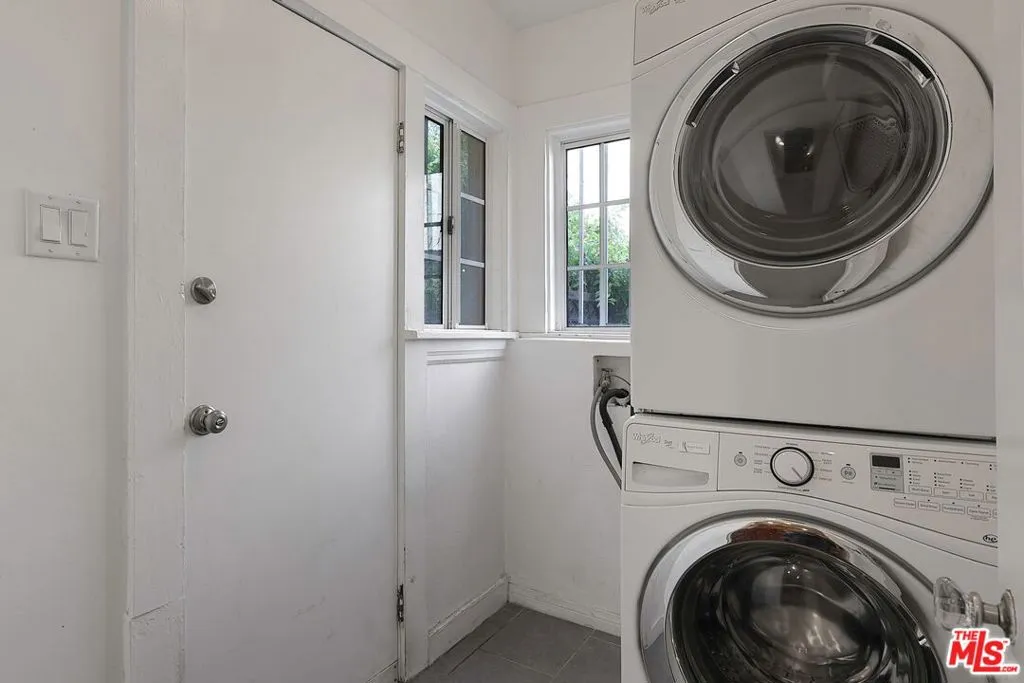 1271 S Mullen Avenue, Los Angeles, California 90019 home-pic-17