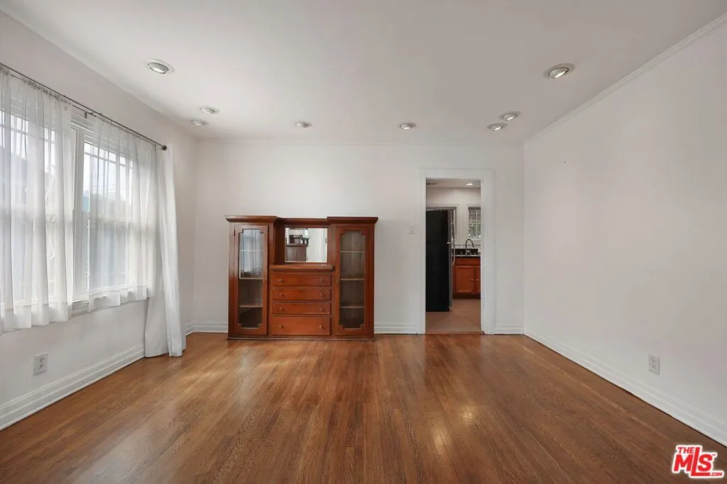 1271 S Mullen Avenue, Los Angeles, California 90019 home-pic-10