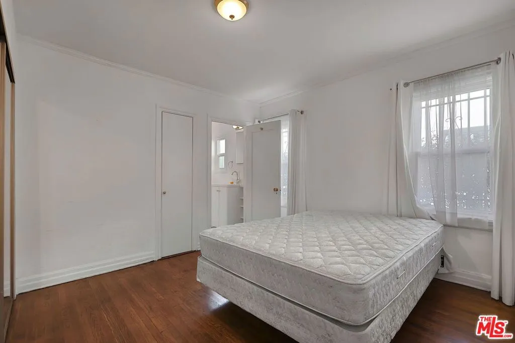 1271 S Mullen Avenue, Los Angeles, California 90019 home-pic-19