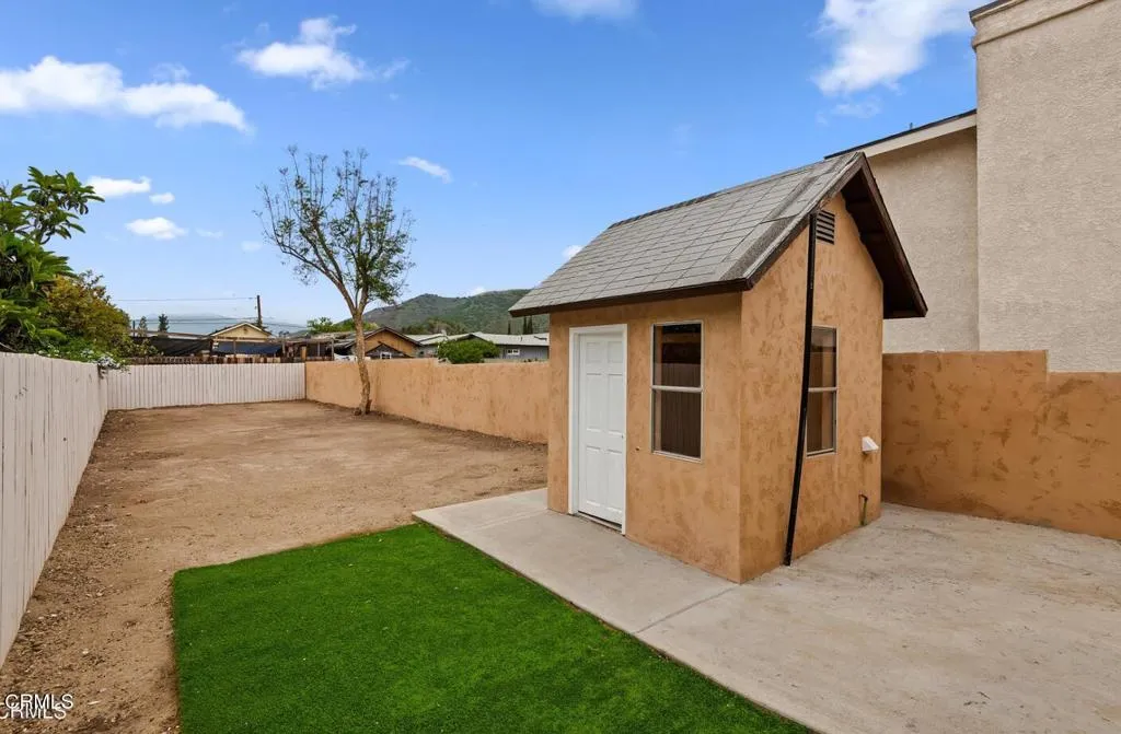 831 Blaine Avenue, Fillmore, California 93015 home-pic-11