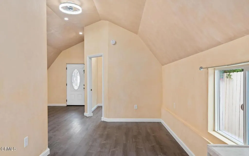 831 Blaine Avenue, Fillmore, California 93015 home-pic-6