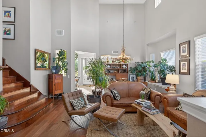 11-web-or-mls-UpmarketMedia-1907Tan-070