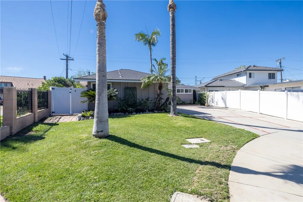 10512 Rose Hedge, Whittier, California 90606 home-pic-1