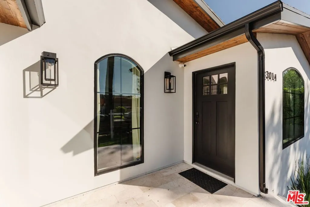 3014 S Norton Avenue, Los Angeles, California 90018 home-pic-2