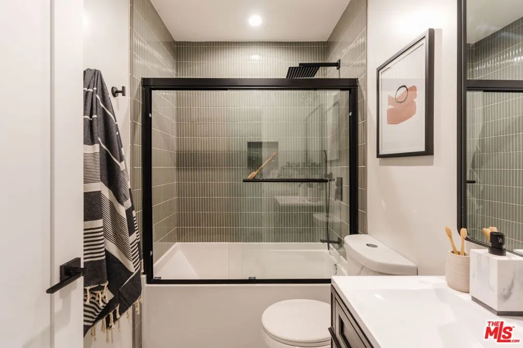 3014 S Norton Avenue, Los Angeles, California 90018 home-pic-18