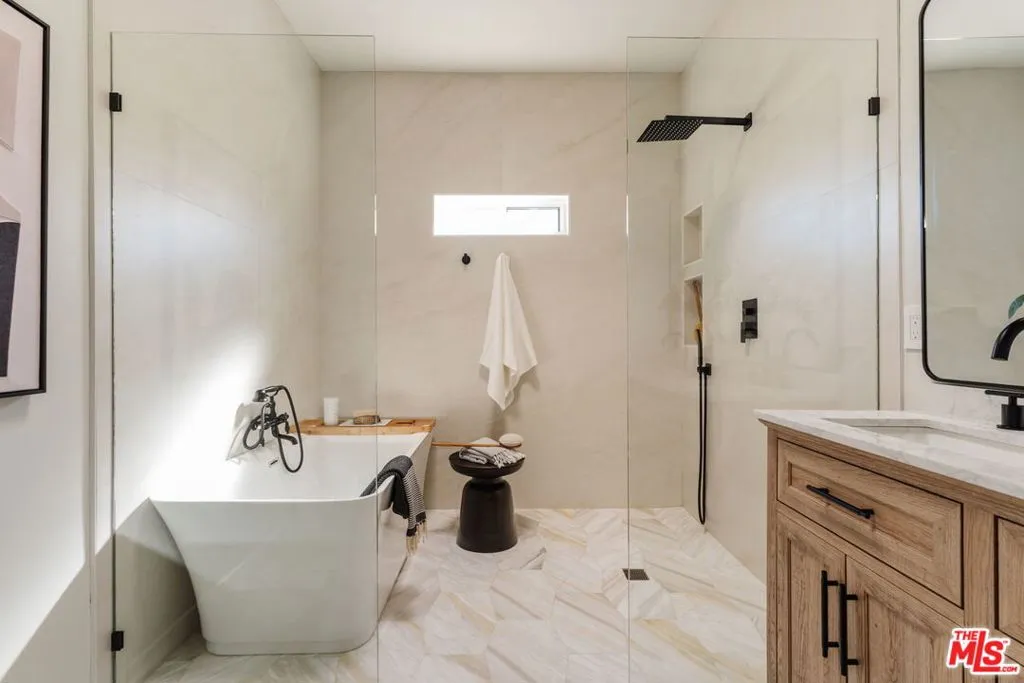 3014 S Norton Avenue, Los Angeles, California 90018 home-pic-25