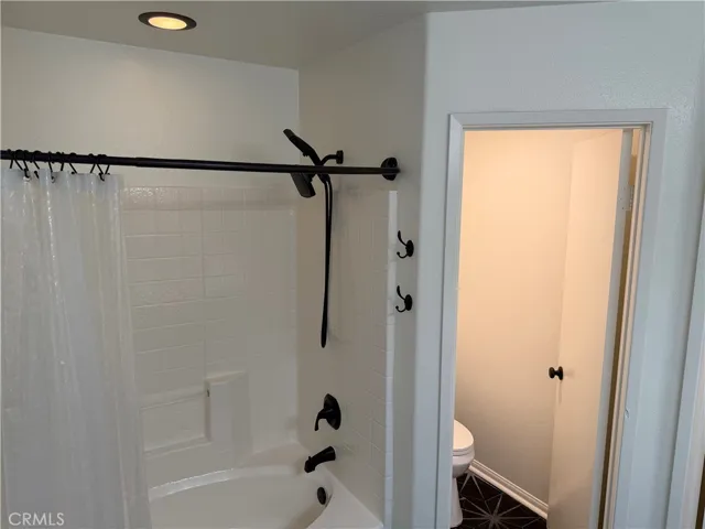 Primary bath/shower combo