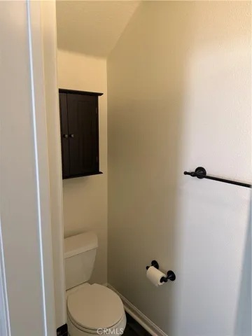 1/2 guest ba downstairs