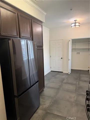 Refrig included