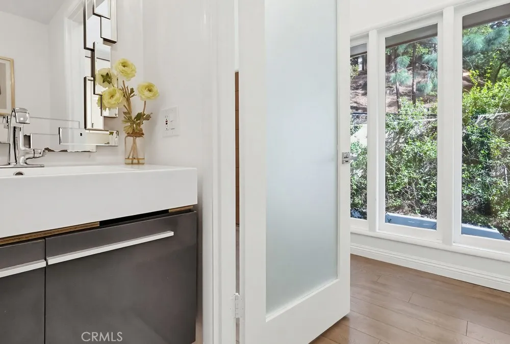 9499 Cherokee, Beverly Hills, California 90210 home-pic-12