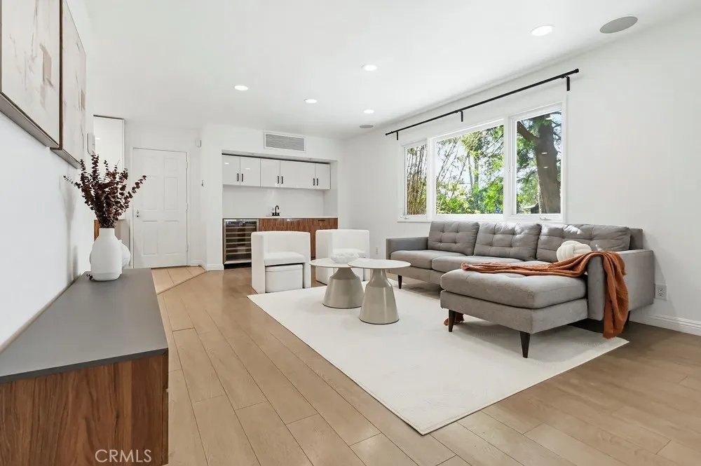 9499 Cherokee, Beverly Hills, California 90210 home-pic-19