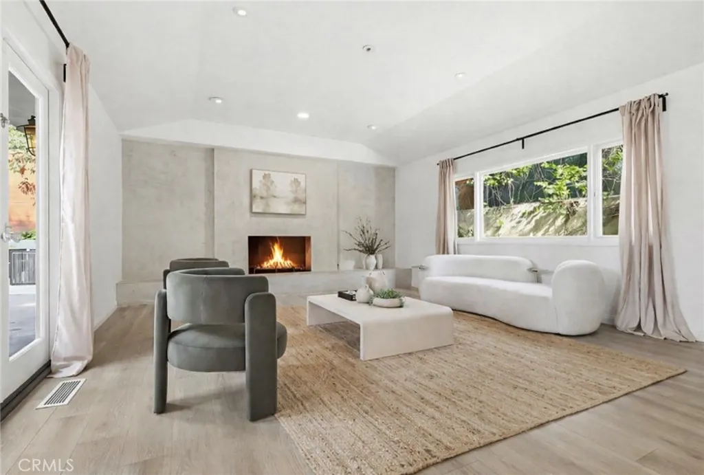 9499 Cherokee, Beverly Hills, California 90210 home-pic-9