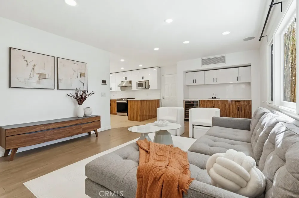 9499 Cherokee, Beverly Hills, California 90210 home-pic-20