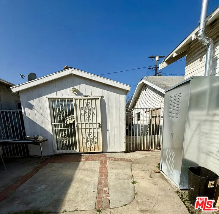 1473 W 47th Street, Los Angeles, California 90062 home-pic-2