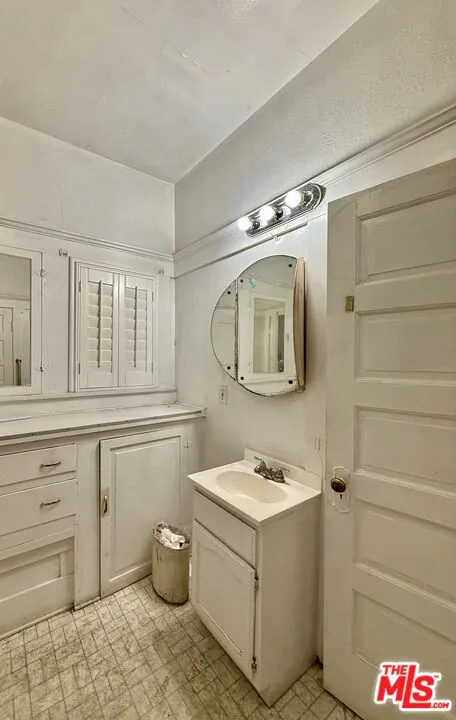1473 W 47th Street, Los Angeles, California 90062 home-pic-8