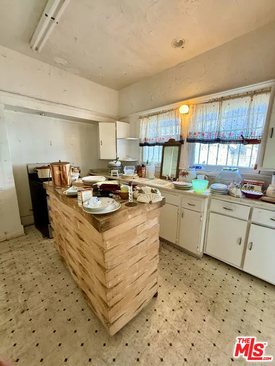 1473 W 47th Street, Los Angeles, California 90062 home-pic-7
