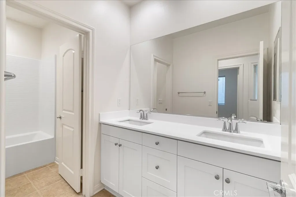 3126 E Painted Crescent St, Ontario, California 91762 home-pic-34
