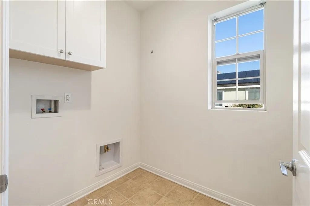 3126 E Painted Crescent St, Ontario, California 91762 home-pic-31