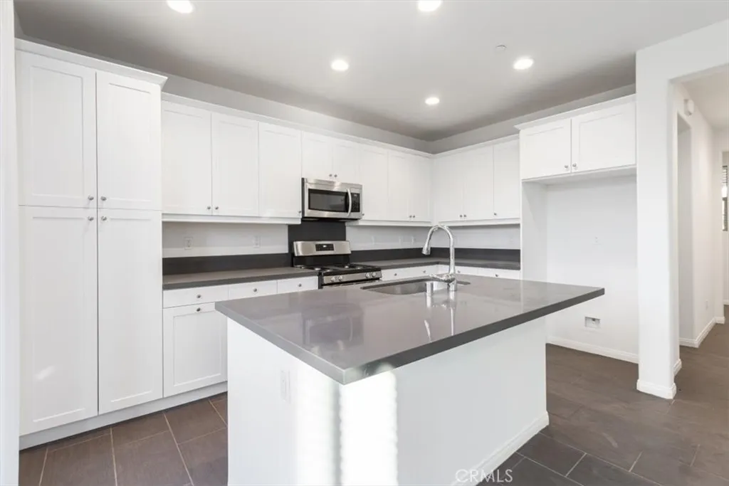 3126 E Painted Crescent St, Ontario, California 91762 home-pic-8