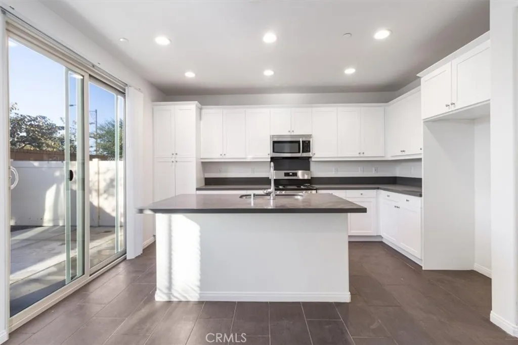 3126 E Painted Crescent St, Ontario, California 91762 home-pic-7