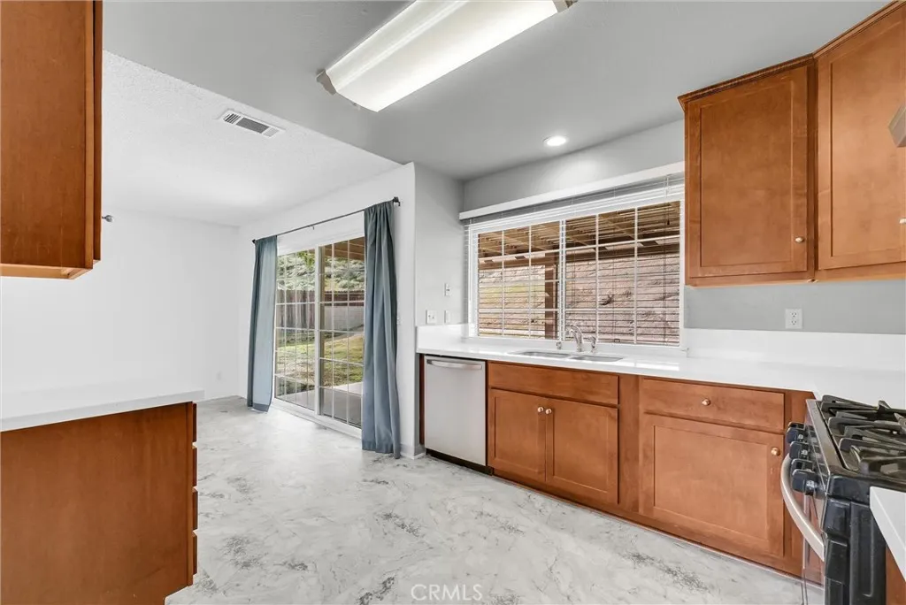 4549 Pinto, Jurupa Valley, California 92509 home-pic-17