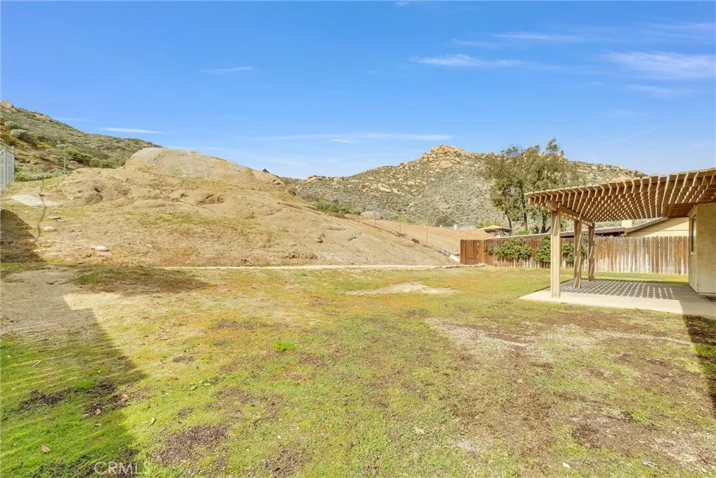 4549 Pinto, Jurupa Valley, California 92509 home-pic-35