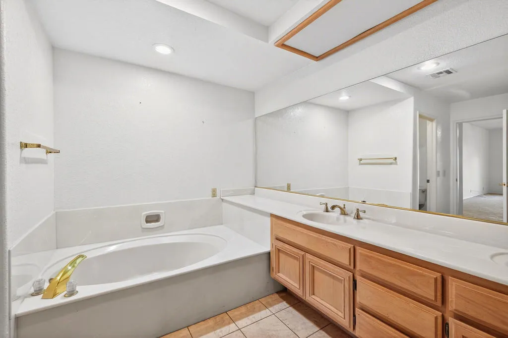 48131 Via Hermosa, La Quinta, California 92253 home-pic-13