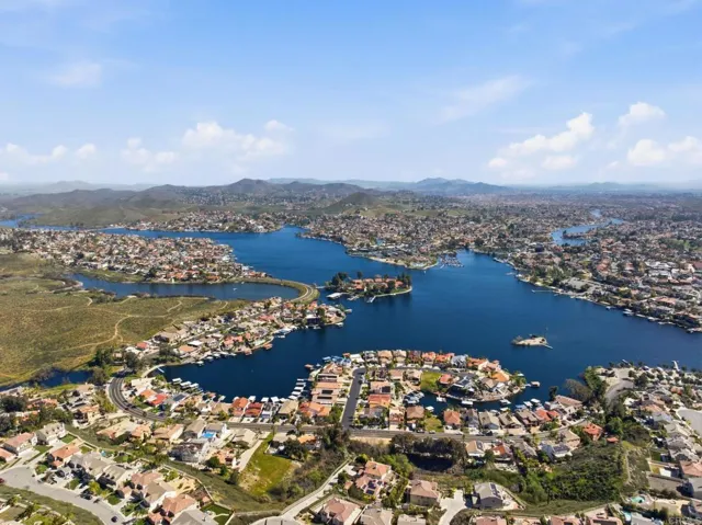 Ah, to gaze out at a lake like a King or Queen from his castle!