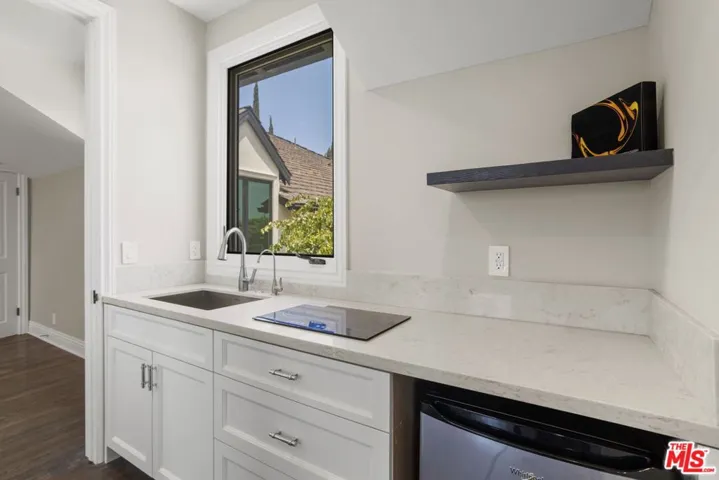 Primary suite retreat w/ wet b