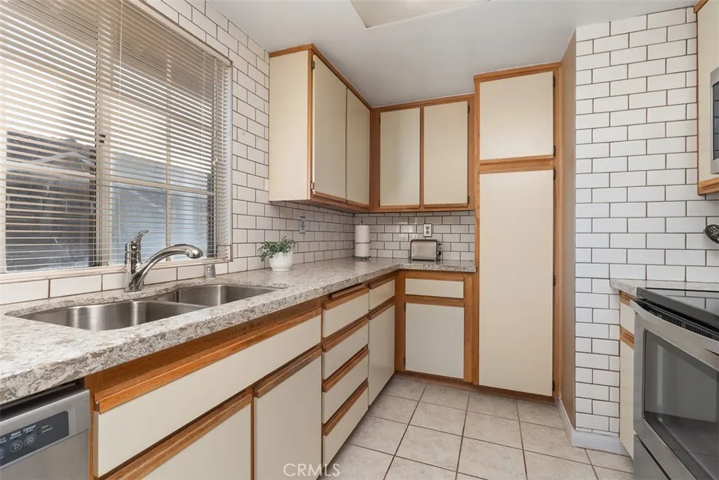 3 Via Pariente, Rancho Santa Margarita, California 92688 home-pic-22