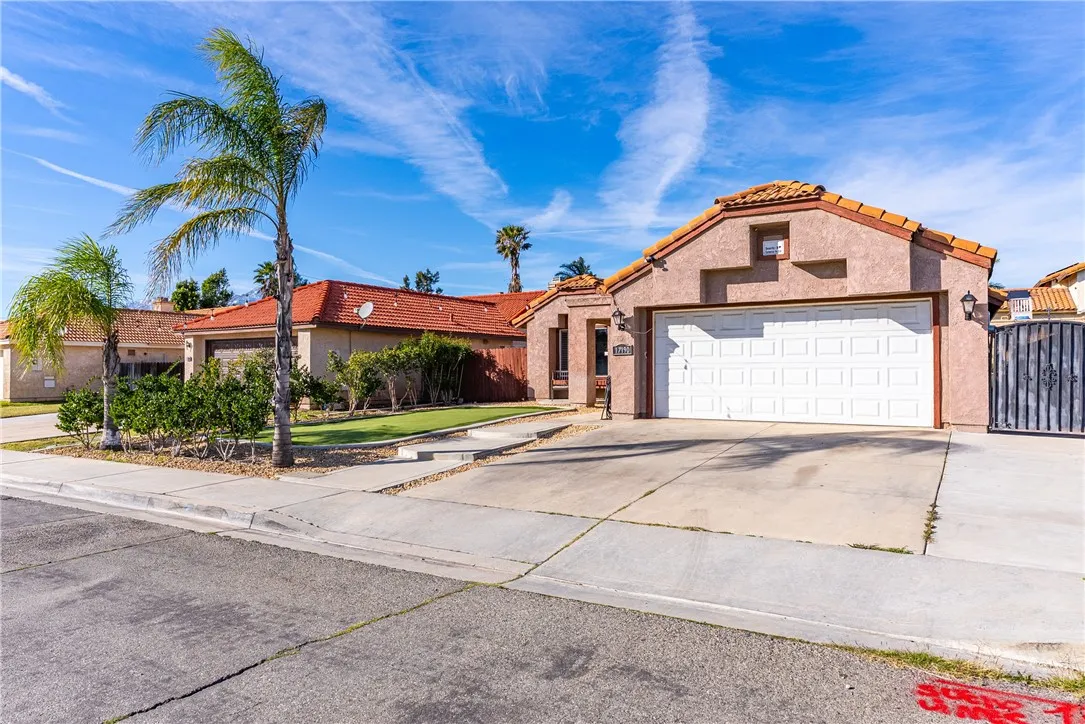 17190 Melon Avenue, Fontana, California 92336 home-pic-2