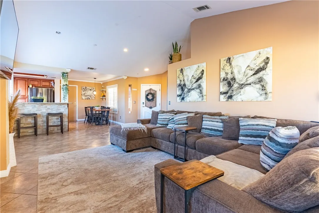 17190 Melon Avenue, Fontana, California 92336 home-pic-10