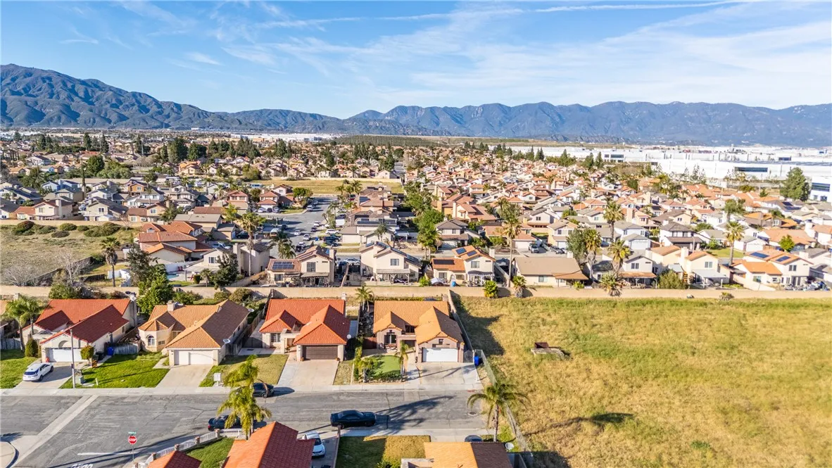 17190 Melon Avenue, Fontana, California 92336 home-pic-5