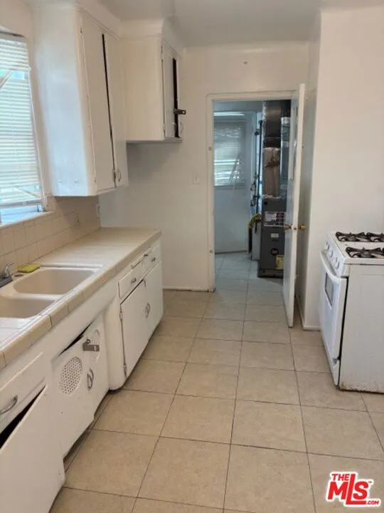 1104 W 58th Street, Los Angeles, California 90037 home-pic-6