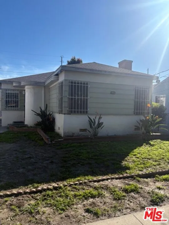 1104 W 58th Street, Los Angeles, California 90037 home-pic-1