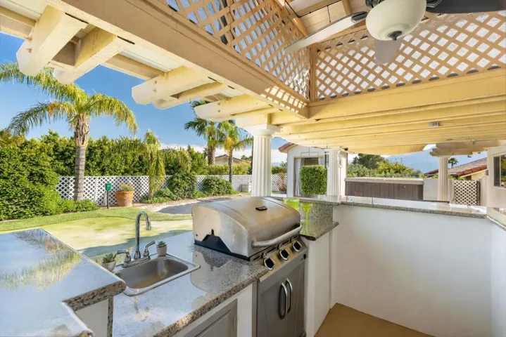 Outdoor Kitchen