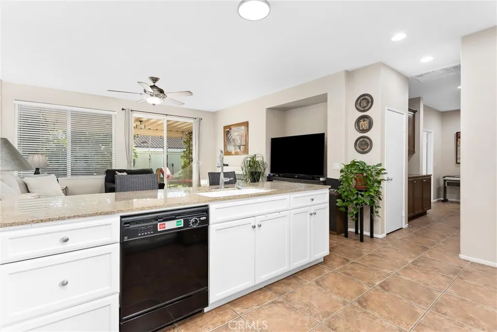 31025 Quarry, Mentone, California 92359 home-pic-10