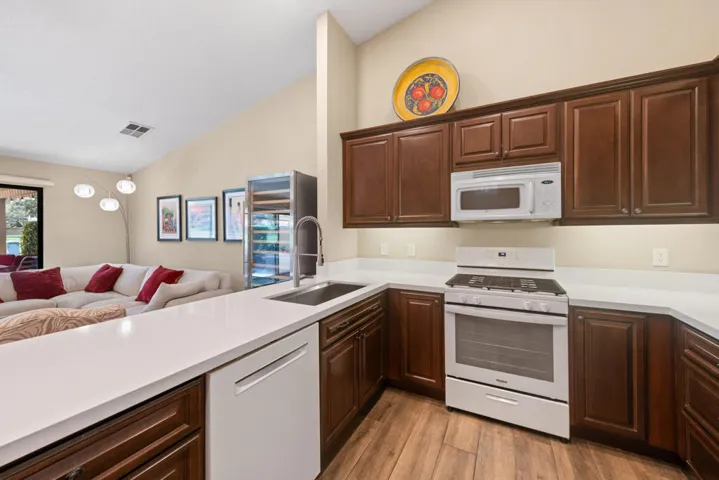 09_41419_Woodhaven_Dr_W9_mls