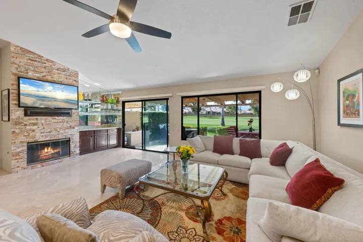 14_41419_Woodhaven_Dr_W14_mls