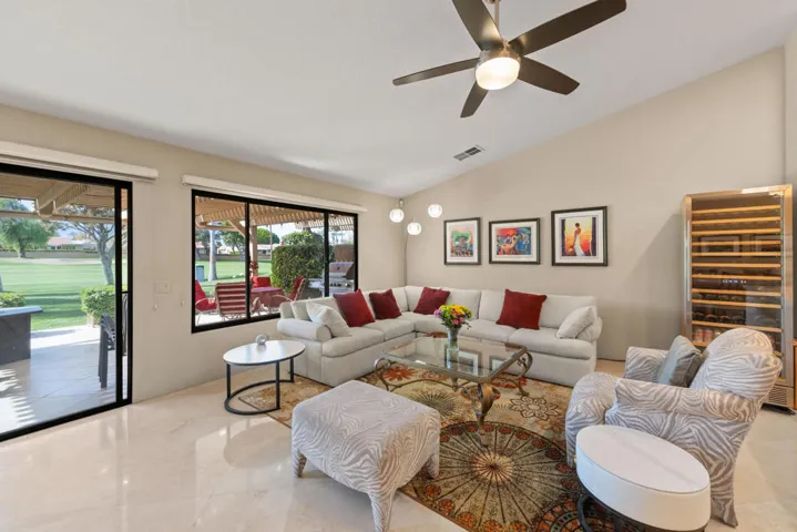 13_41419_Woodhaven_Dr_W13_mls