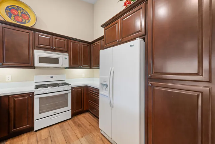 10_41419_Woodhaven_Dr_W10_mls