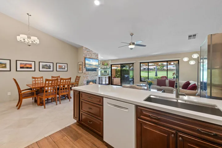 11_41419_Woodhaven_Dr_W11_mls