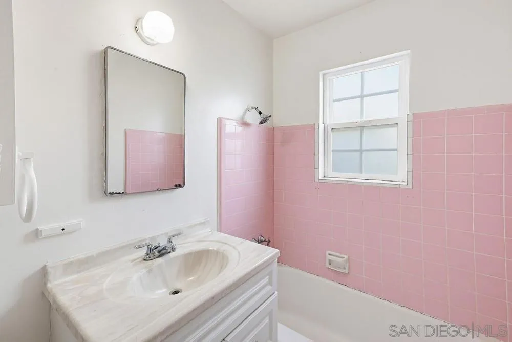 4979 Long Branch Avenue, San Diego, California 92107 home-pic-10