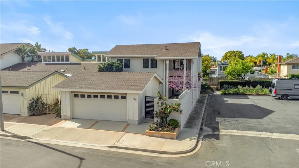 24 Spicewood Way, Irvine, California 92612 home-pic-2