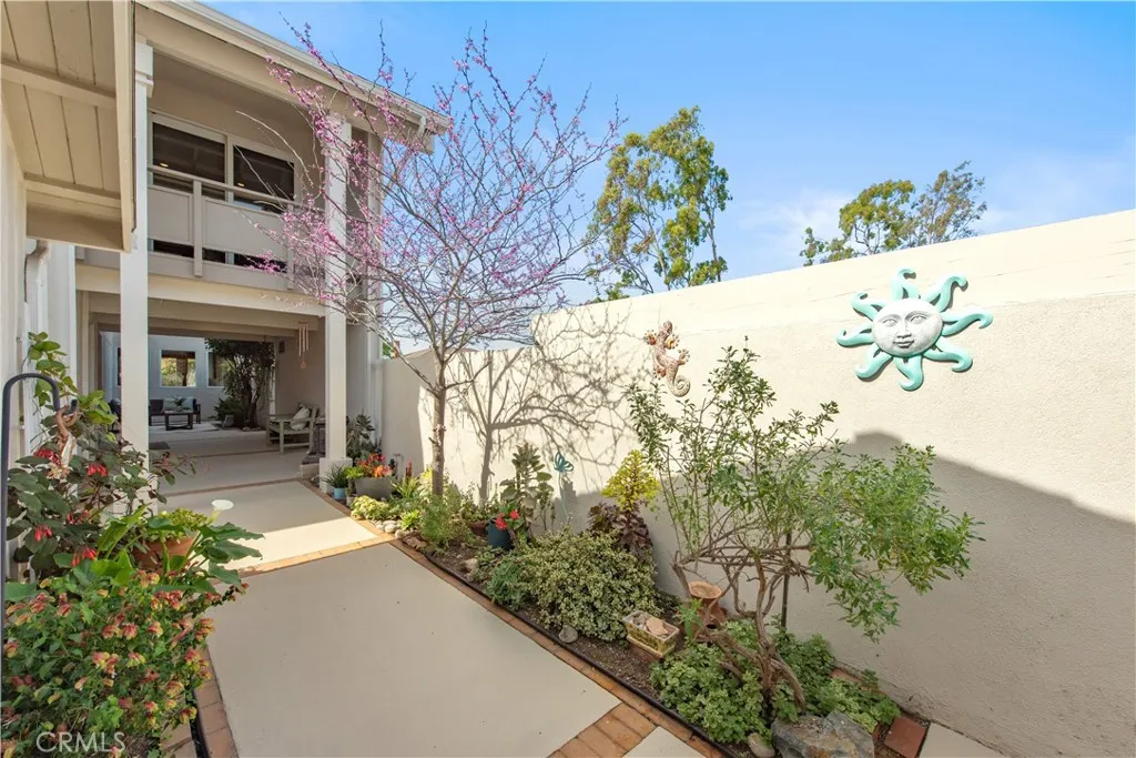 24 Spicewood Way, Irvine, California 92612 home-pic-3