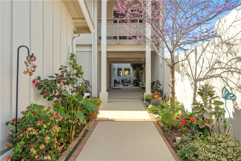 24 Spicewood Way, Irvine, California 92612 home-pic-4