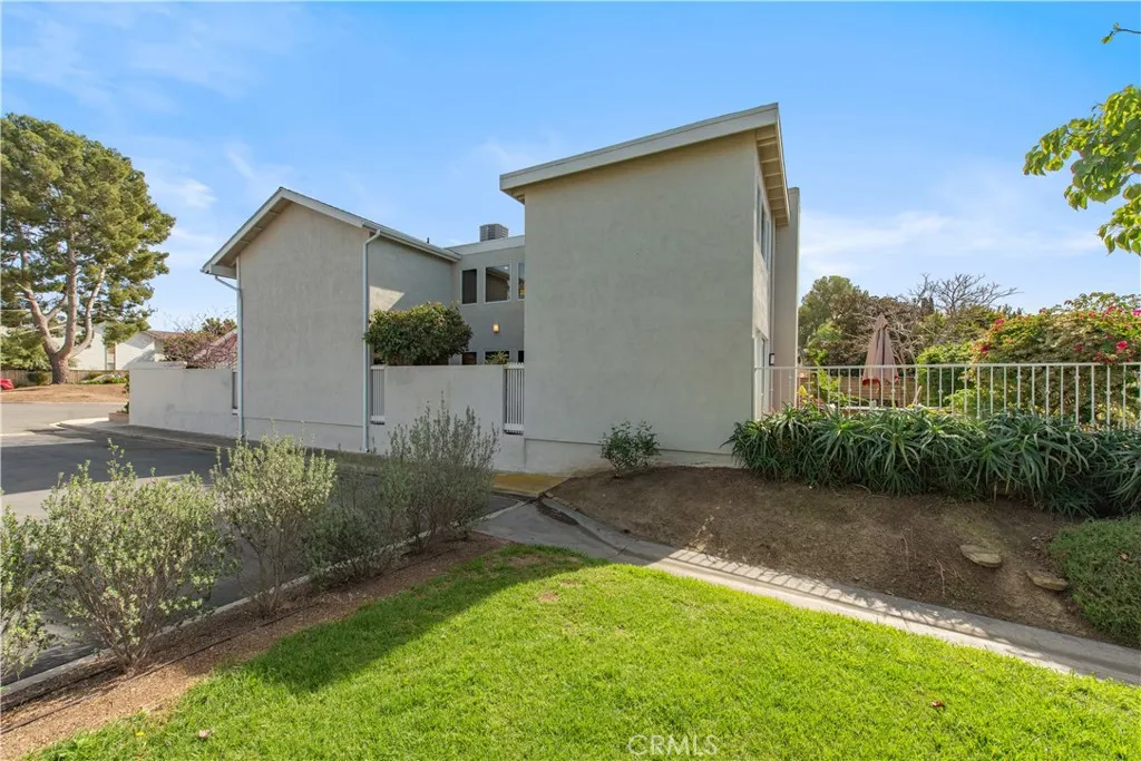 24 Spicewood Way, Irvine, California 92612 home-pic-56