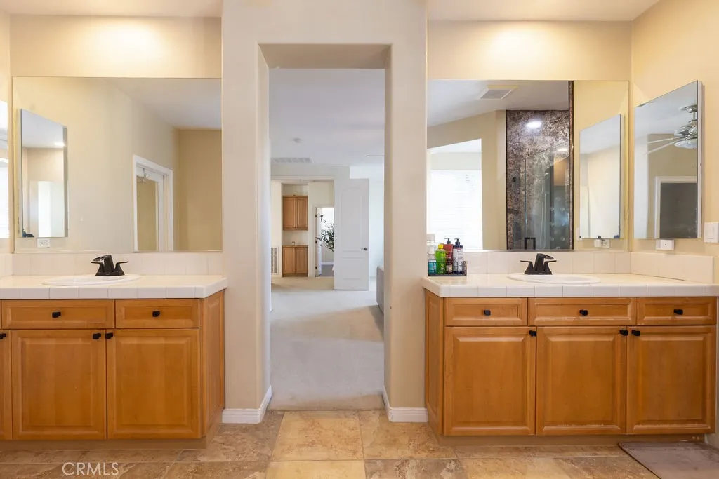 Dual sinks