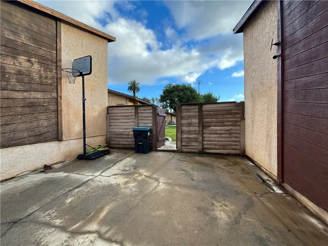 Outdoor space (shared with neighbor)